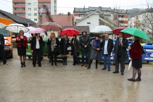 Ključu uručeno 45 kontejnera 4